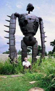 画像：ジブリ美術館屋外のオブジェの写真（拡大画像へのリンク）
