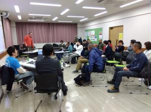 画像：前回のトークサロンの会場の写真（拡大画像へのリンク）