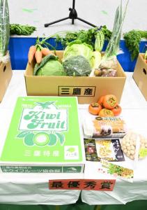 画像：三鷹産農畜産物詰め合わせ品の写真（拡大画像へのリンク）