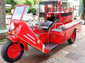 画像：展示予定の三輪ポンプ自動車の写真（拡大画像へのリンク）