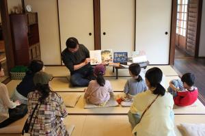 画像：おやじの絵本よみきかせの写真（拡大画像へのリンク）