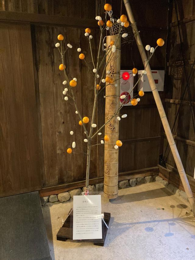 画像：大沢の里古民家に展示したまゆだま飾り