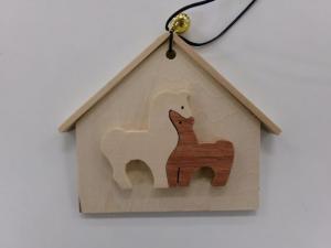 画像：木の馬飾り完成品の写真（拡大画像へのリンク）