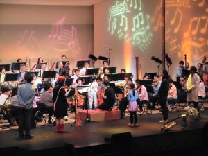 画像：演奏会の様子の写真（拡大画像へのリンク）