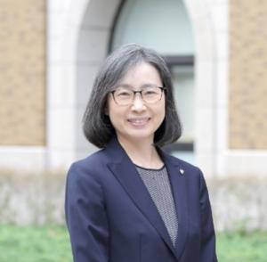 画像：講師の青井未帆さんの写真（拡大画像へのリンク）