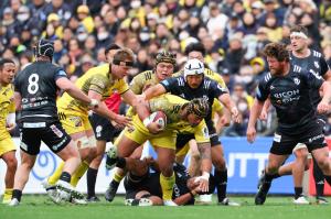 画像：ラグビーの試合中の写真（拡大画像へのリンク）