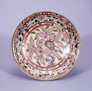画像：色絵花鳥文皿ベトナム15～16世紀出光美術館（拡大画像へのリンク）