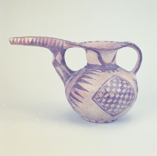 画像：展示品、有嘴壺の写真