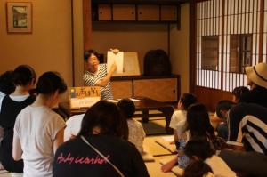 画像：星のおはなしの様子（拡大画像へのリンク）