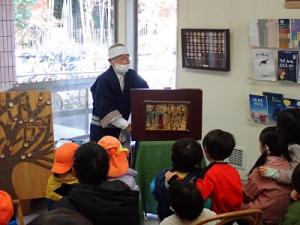 画像：街頭紙芝居の写真（拡大画像へのリンク）