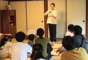 画像：おはなし会の写真（拡大画像へのリンク）