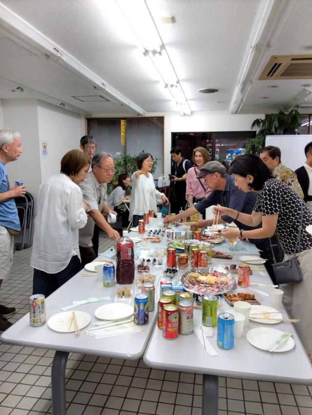 画像：過去に開催したほろよいトークサロンの様子