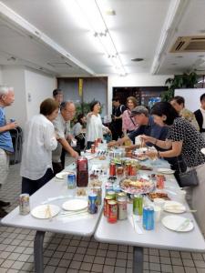 画像：過去に開催したほろよいトークサロンの様子（拡大画像へのリンク）