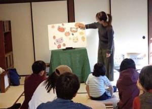 画像：おはなし会の写真（拡大画像へのリンク）