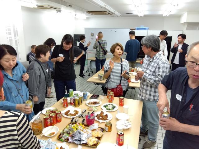 画像：過去に開催したほろよいトークサロンの様子