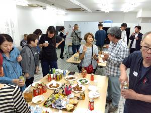 画像：過去に開催したほろよいトークサロンの様子（拡大画像へのリンク）