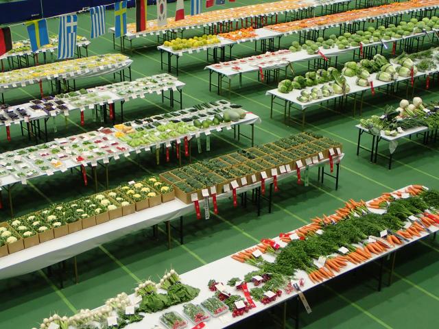 画像：農畜産物品評会の様子の写真