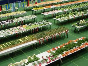 画像：農畜産物品評会の様子の写真（拡大画像へのリンク）