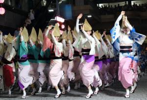 画像：阿波おどりの様子の写真（拡大画像へのリンク）