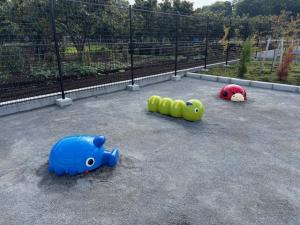 画像：遊具3基の写真（拡大画像へのリンク）