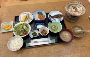 画像：写真・信州の旬の食材を使用した夕食の一例（拡大画像へのリンク）