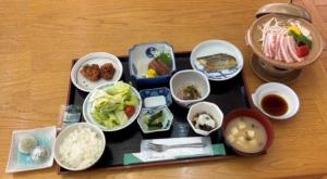 画像：写真・信州の旬の食材を使用した夕食の一例（拡大画像へのリンク）