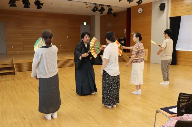 画像：前回の仕舞体験教室の様子の写真（ダミー）