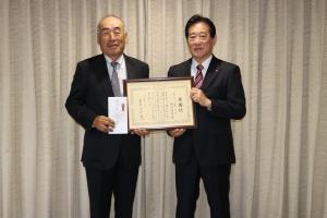 画像：写真・JA東京むさし三鷹ゴルフ会代表と河村市長