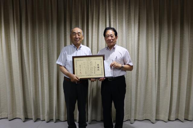 画像：写真・JA東京むさし三鷹ゴルフ会代表と河村市長
