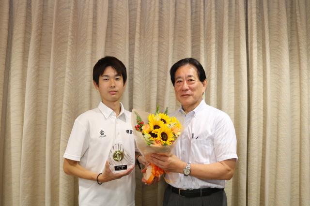 画像：激励される福元選手