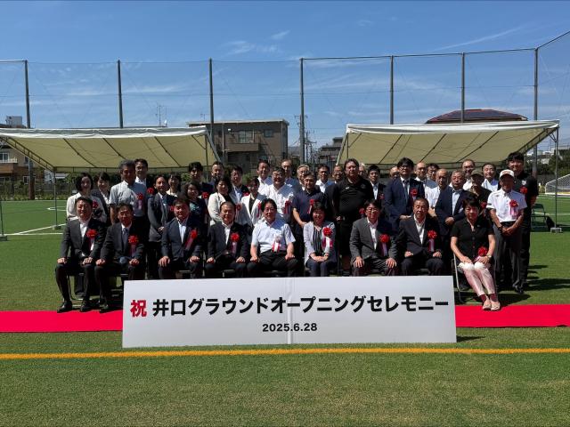 画像：来賓の皆さまとの記念撮影した集合写真
