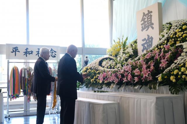 画像：遺族会の山本会長と中山前会長