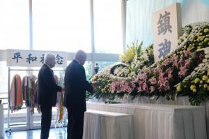 画像：遺族会の山本会長と中山前会長（拡大画像へのリンク）