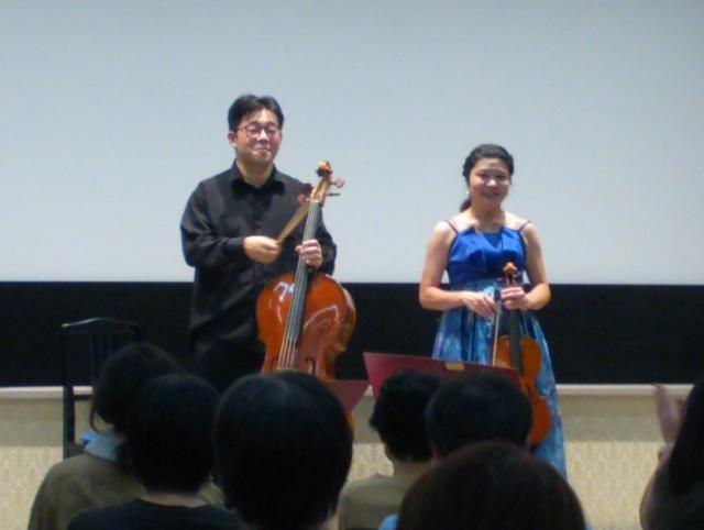 画像：演奏者の宮坂さんと脇屋さんの写真