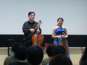 画像:演奏者の宮坂さんと脇屋さんの写真