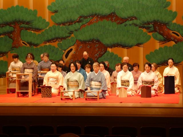 画像：開会式直後に行われた「謡曲・仕舞大会」の様子の写真