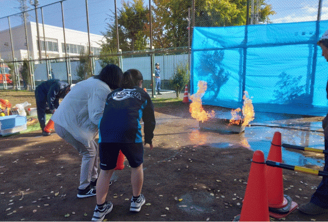 画像：写真・AED操作体験のようす