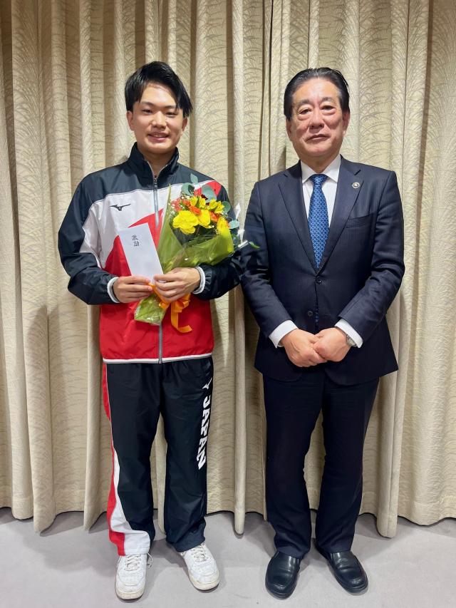 画像：廣瀬康太郎さんと河村市長が写っている写真