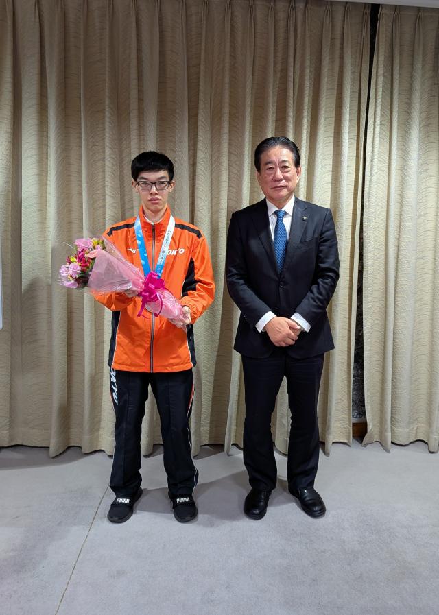 画像：伊藤選手と河村市長が写っている写真