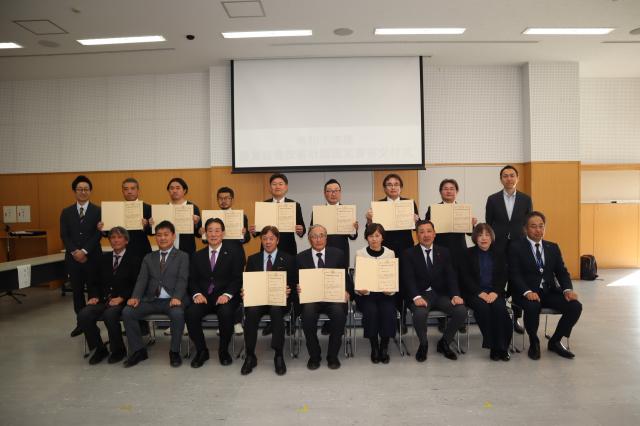 画像：三鷹市農業経営改善計画等認定者の集合写真