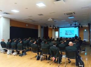 画像：教養訓練に参加する消防団員たちの写真（拡大画像へのリンク）