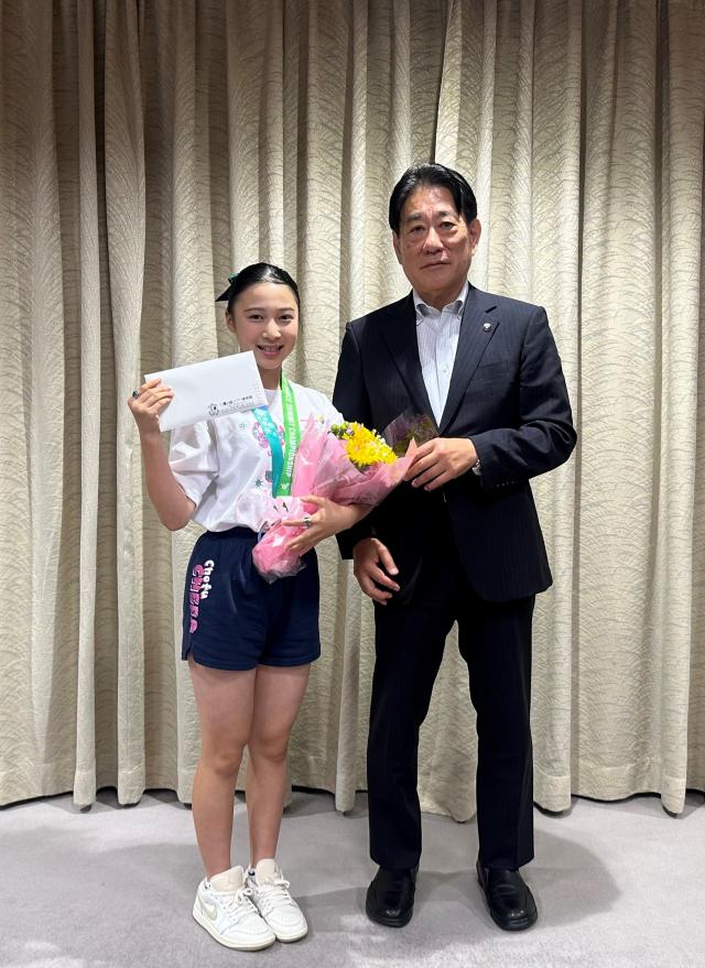 画像：市長と石綿美空さんの写真