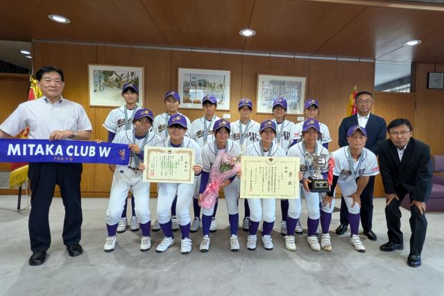 画像：三鷹クラブWの皆さんと河村市長