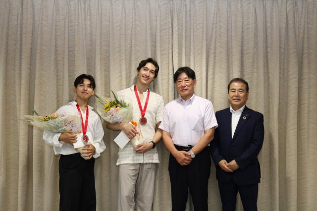 画像：グジェレフ瞭舞さん・渡部出日寿さんとの写真