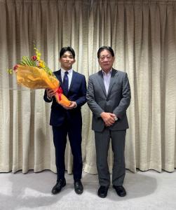 画像：三浦選手と河村市長の写真