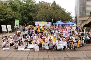 画像：参加者のみなさんが並んでいる様子