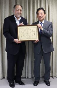 画像：河村市長（右）と株式会社まちづくり三鷹の田口副社長（左）の写真（拡大画像へのリンク）