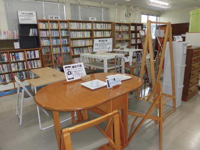 画像：掘り出し物コーナーの展示品の写真