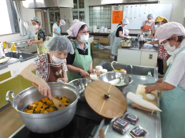 画像：給食ボランティアの活動の様子