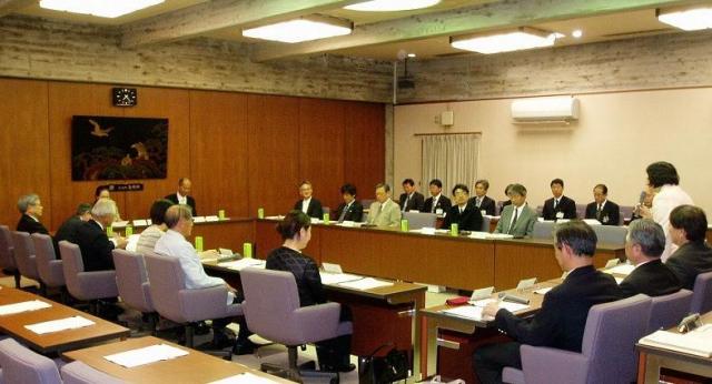 画像：市民センター周辺地区整備に関する検討委員会の様子